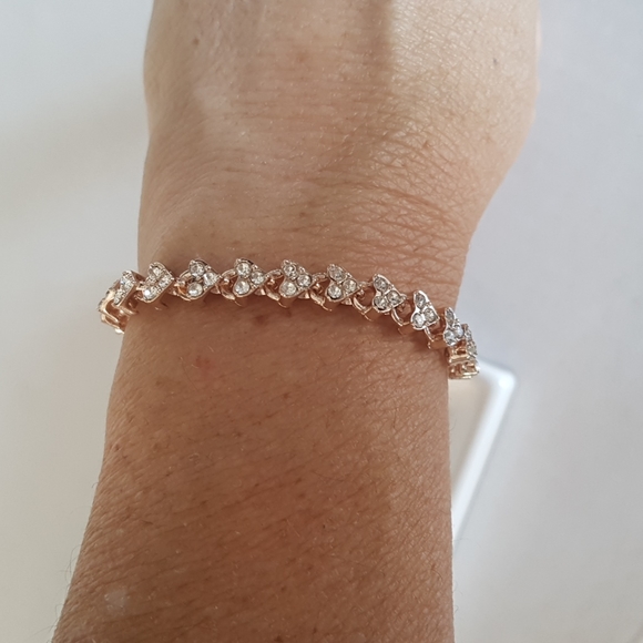 Cristal Gold Hearts Bracelet (7.5" Length) - Picture 3 of 10
